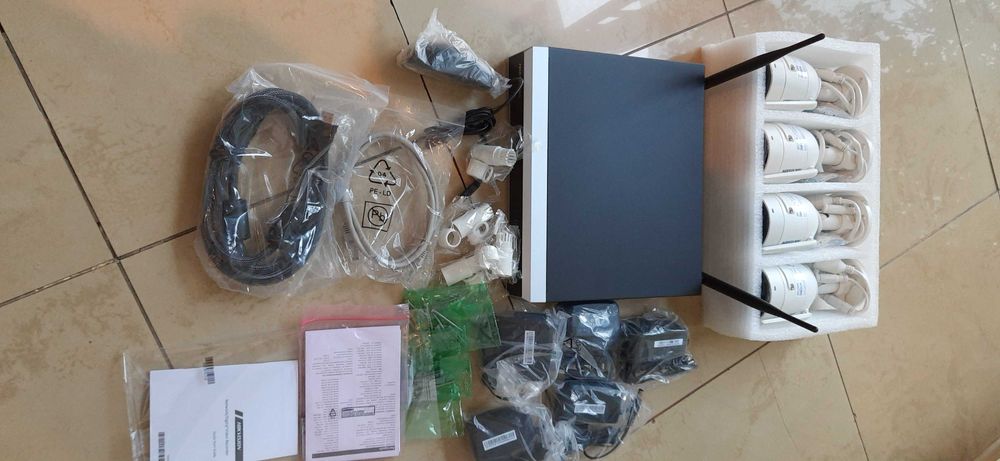 Wi-Fi комплект відеоспостереження Hikvision NK42W0H-1T(WD)(D)