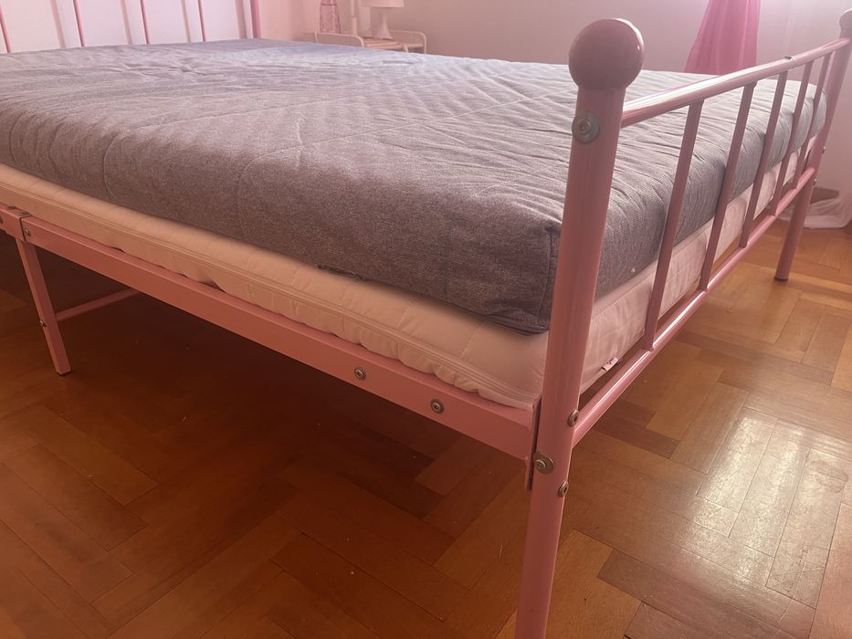 Cama de Metal de Casal Rosa - Vida XL ( como nova )