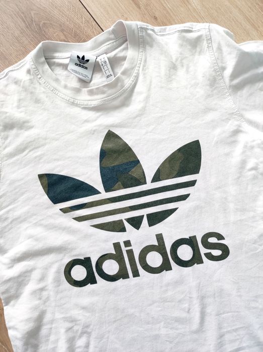 Koszulka biała moro khaki adidas logo z przodu