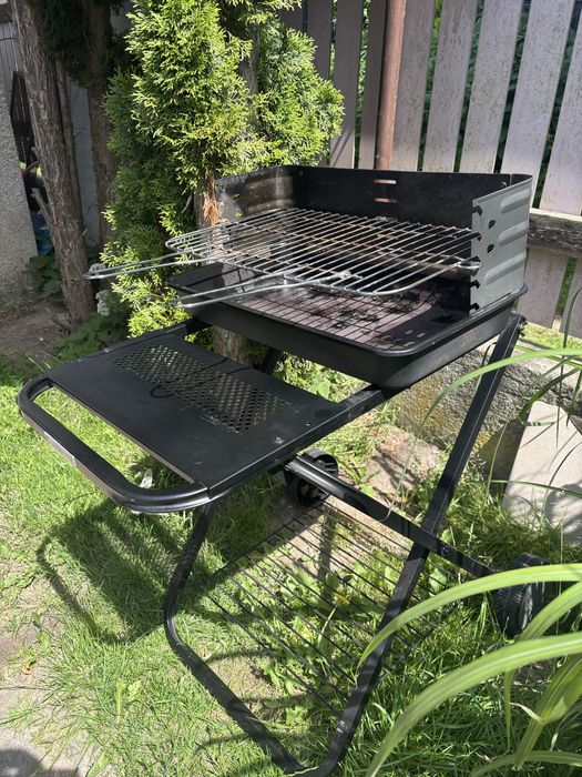 Grill ogrodowy..