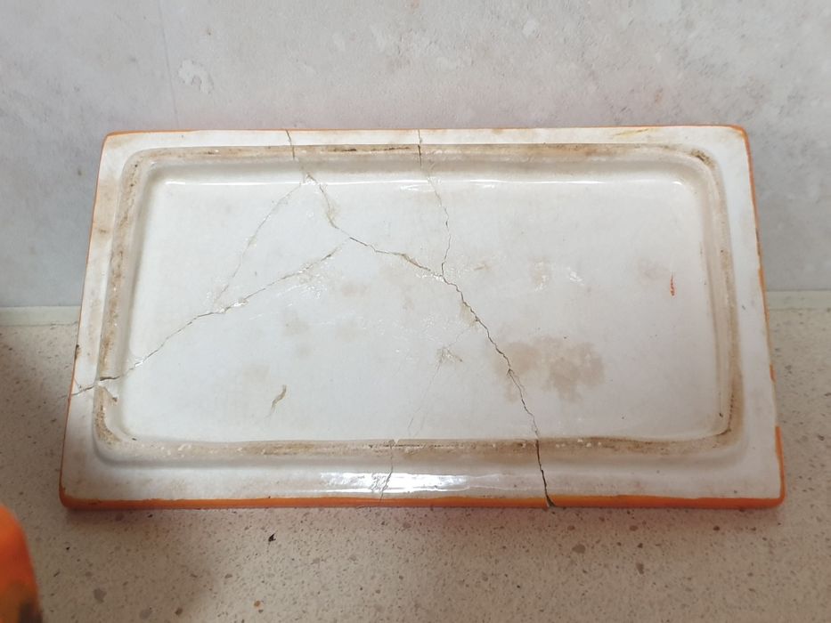 Para restauro: antiga boleira em cerâmica alemã