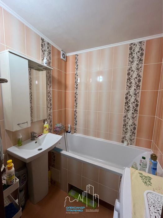 Продам однокімнатну квартиру,район цем. Посьолку!