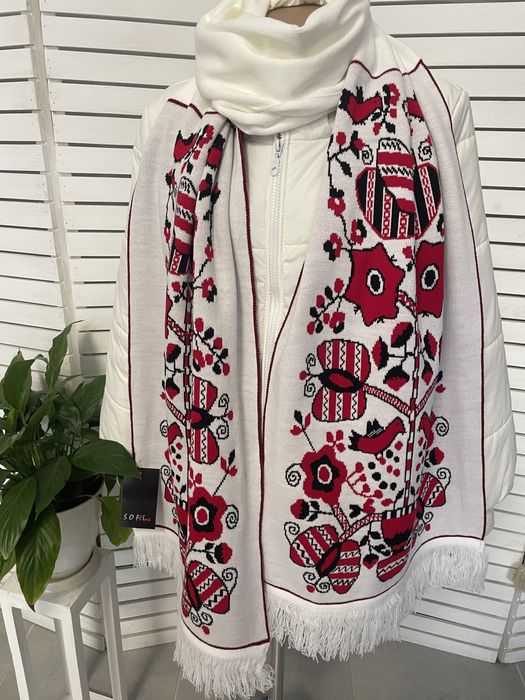 Патріотичні шарфи палантини вʼязані теплі з українським орнаментом
