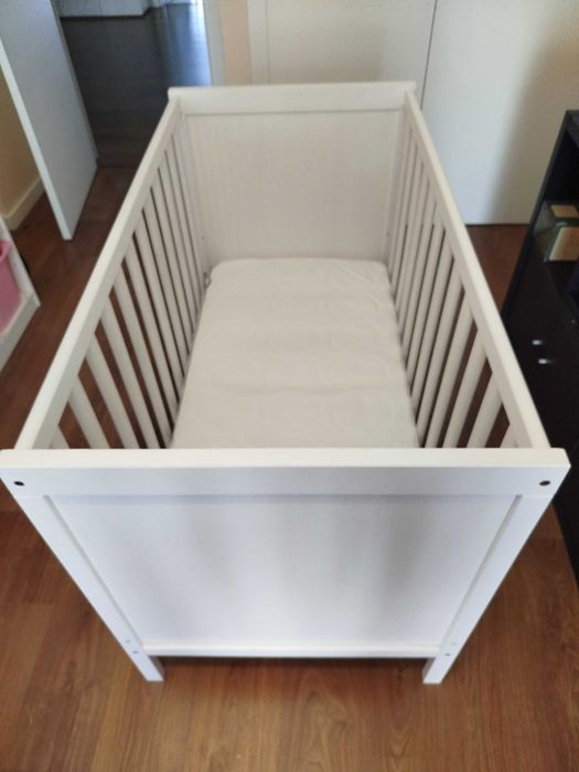 Berço / cama de grades + colchão SUNDVIK, branco, 60x120 cm