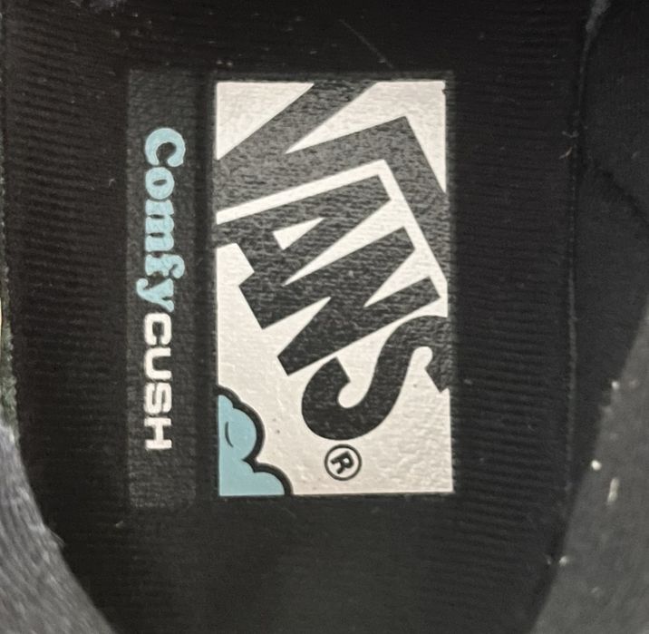 Чорні кросівки Vans із білою смужкою