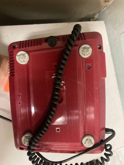 Стаціонарний ретро телефон з Німеччини, кнопковий