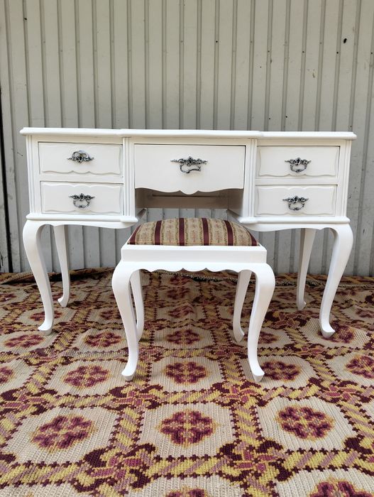 Cómoda Vintage com Banco Restaurada