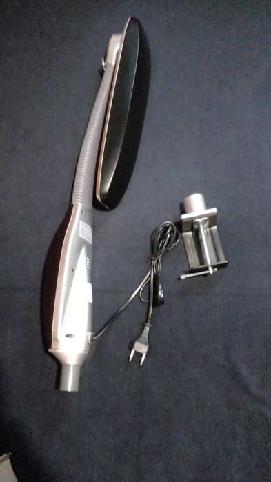 Лампа на гибкой ножке с креплением к столу