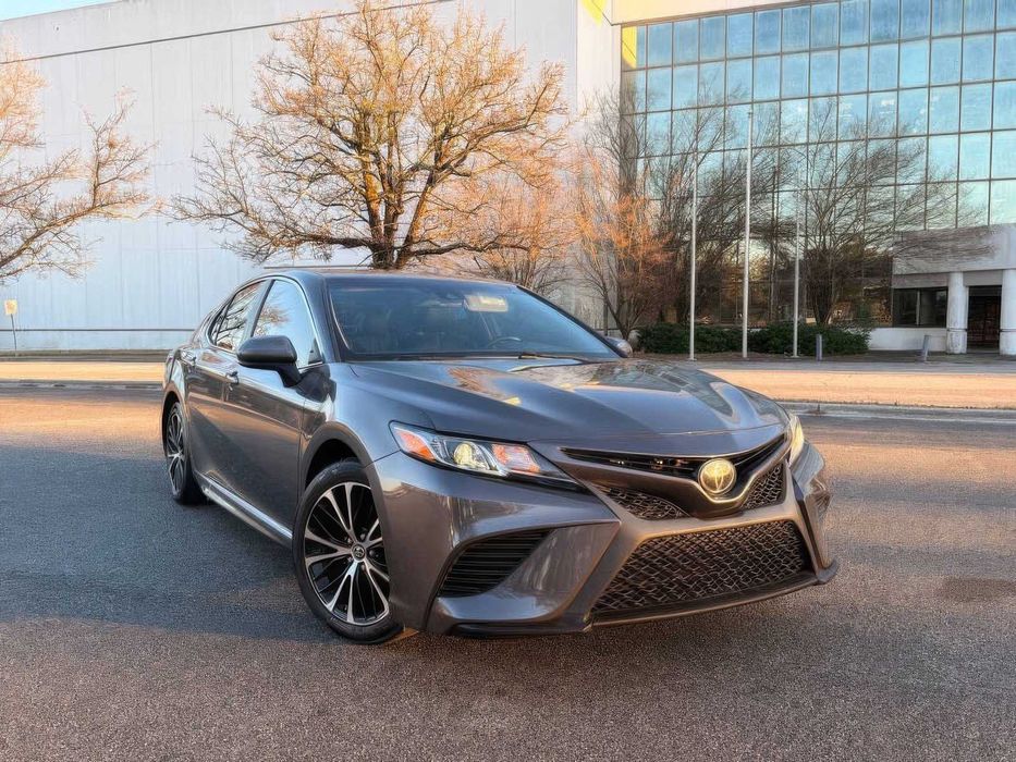 Toyota Camry SE      2019