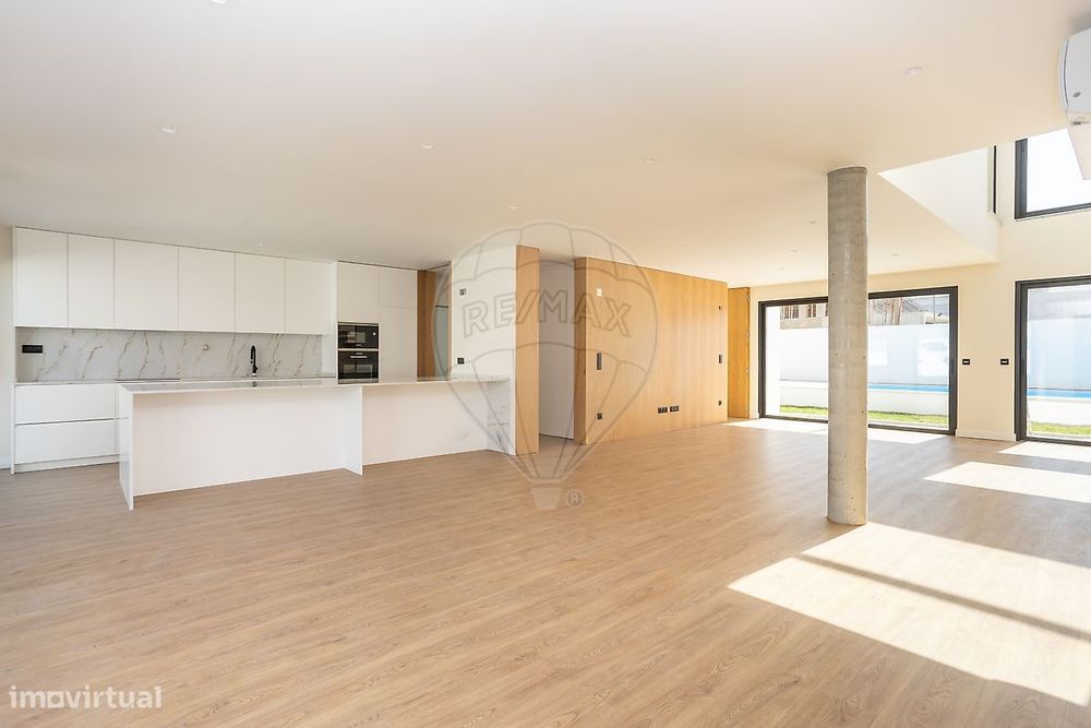 Moradia T4 para venda