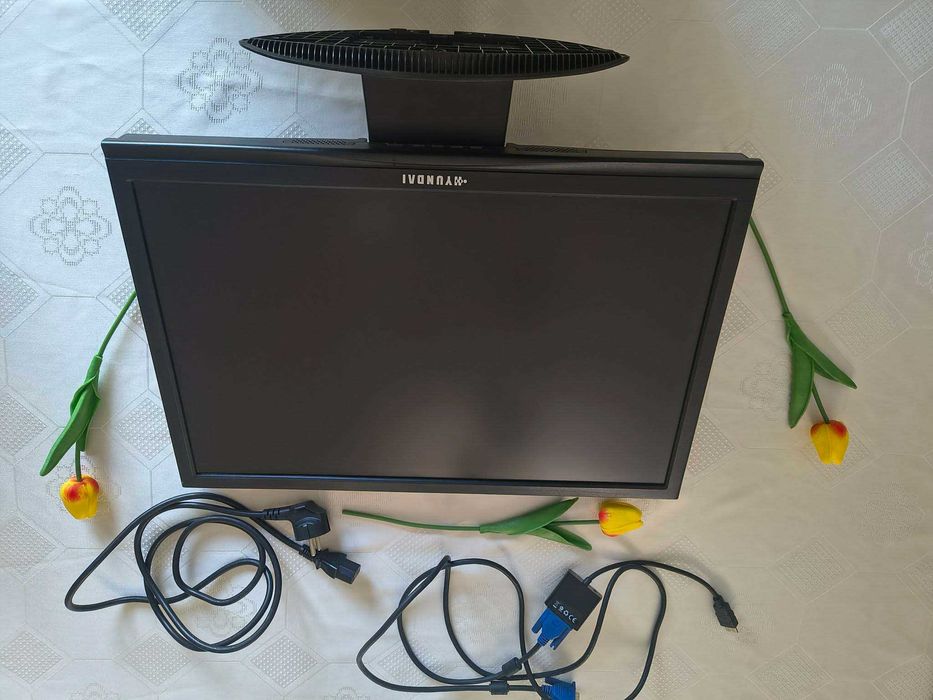 Monitor Hyundai + kable + przejściówka HDMI Zadbany oraz Sprawny