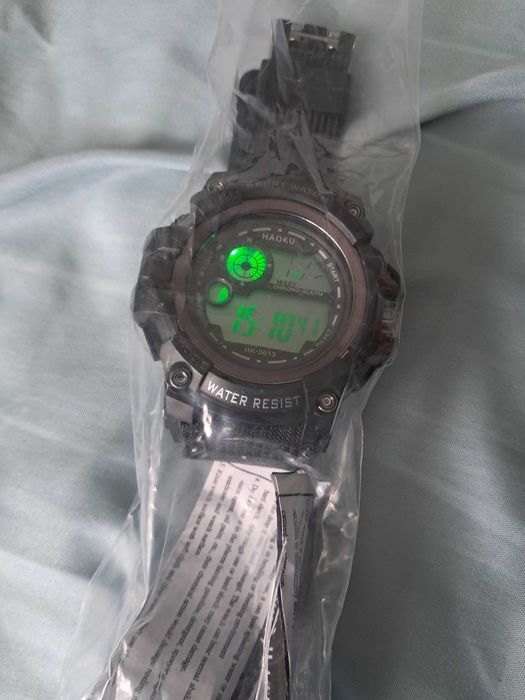 Zegarek elektroniczny wodoodporny nowy