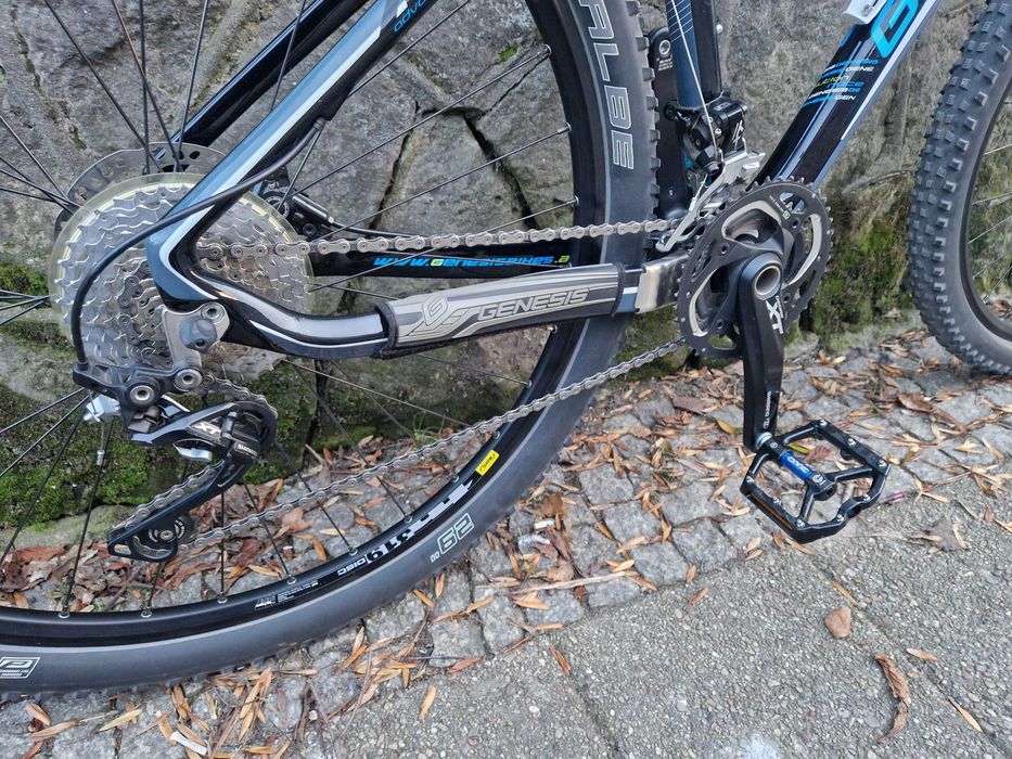Rower genesis revolution race carbon
