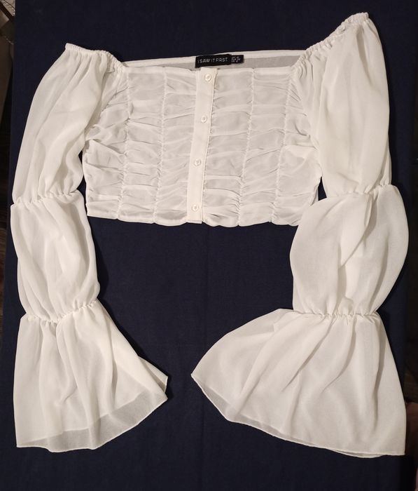 Блузка белая с длинными рукавами