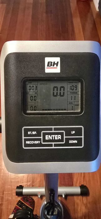 Bicicleta estática BH Digital - Como Nova