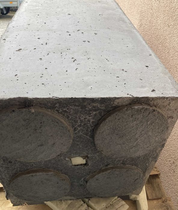 Donica betonowa ogrodowa zbrojona włóknami GFRC ze stopami