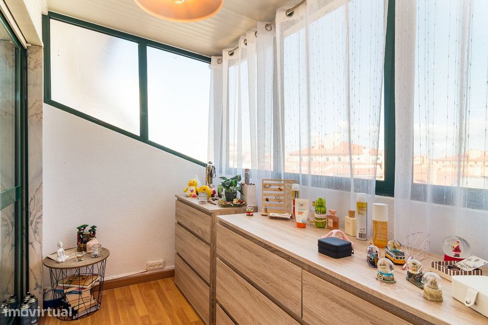 Apartamento T3 em Massamá Norte com terraço
