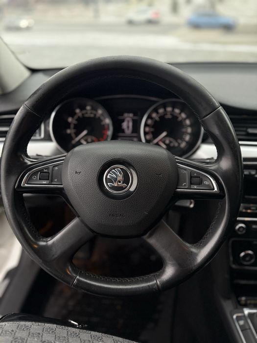 В продаже Skoda Superb 2013 года