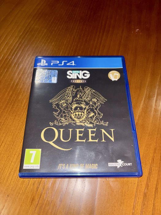 PS4 Slim 500GB + 2 Comandos + Let’s Sing Queen + Micro