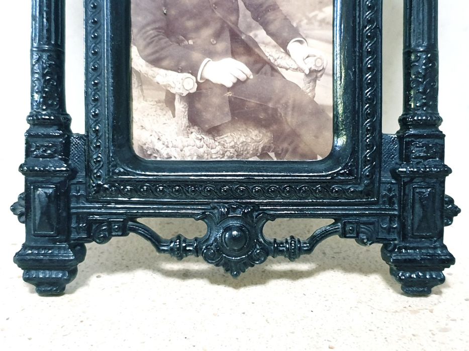 Fantástica antiga moldura francesa em Gutta Percha Sec. XIX