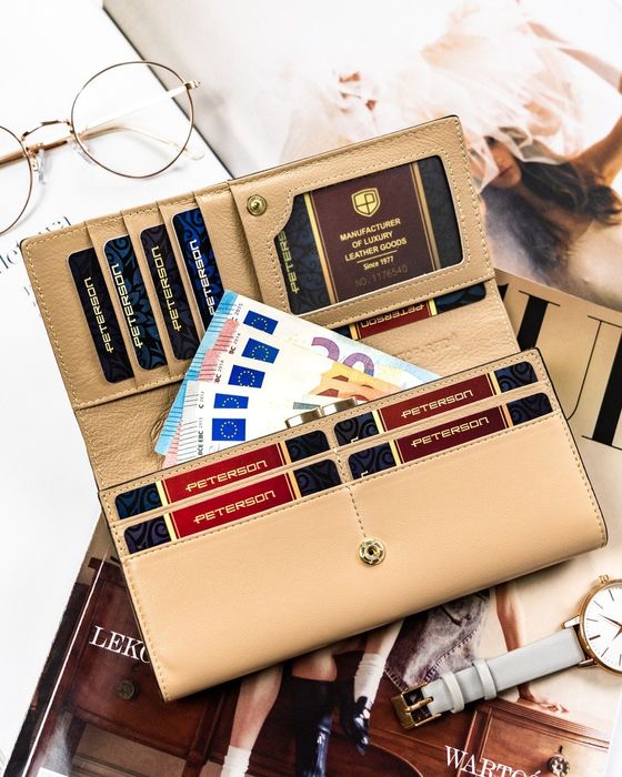 duży portfel damski z wężowym wzorem - peterson