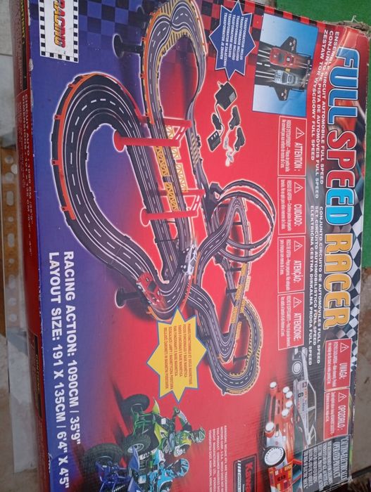 Pista de carrinhos e motos antiga nova