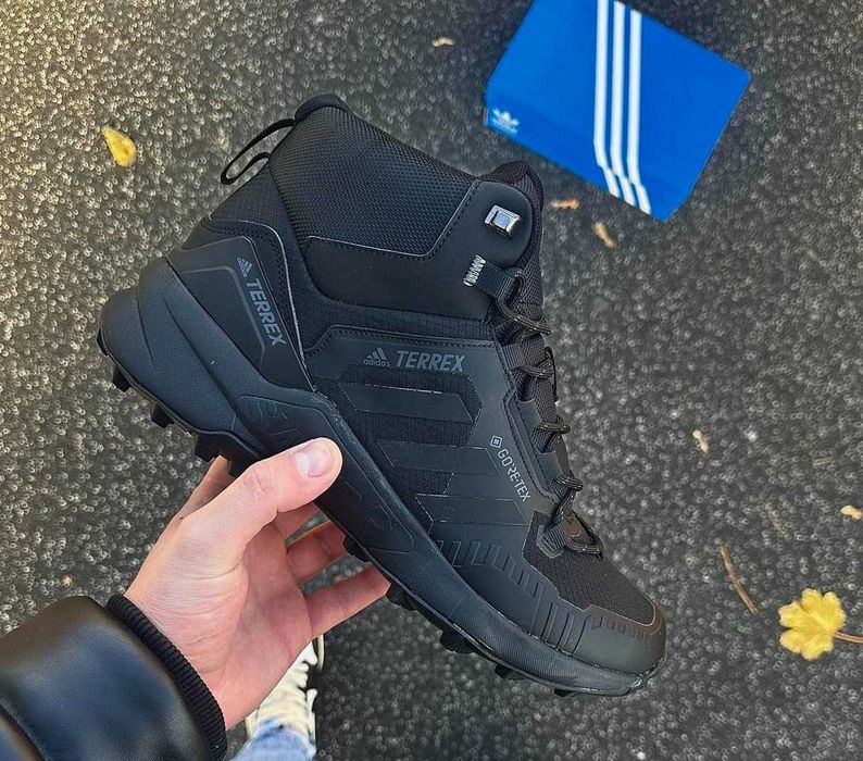 Зимние мужские кроссовки ботинки Адидас гортекс мех черные высокие