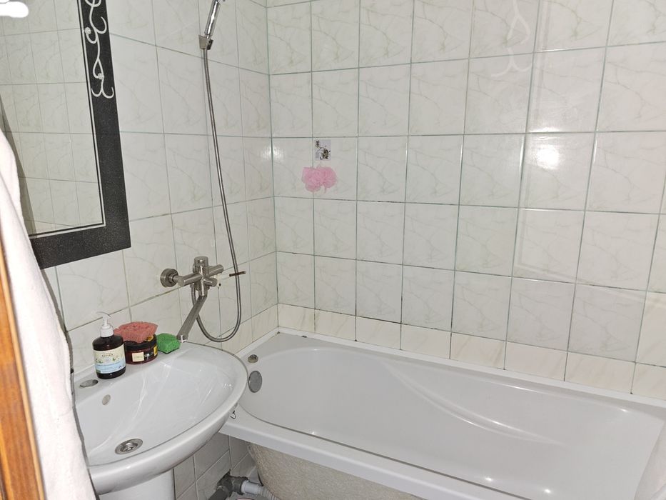 Продам 1 к 2/9 1 Тавріческий Карбишева