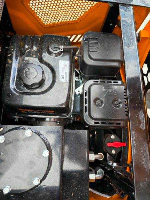 Minikoparka SDYC YCW-06 waga 600kg silnik loncin