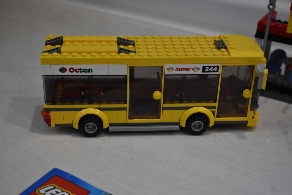 LEGO CITY Miejski zakątek pizzeria autobus 7641 Kompletny!