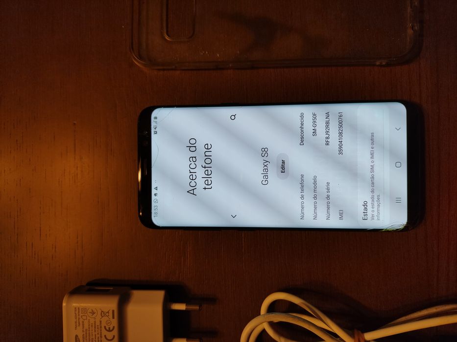 Telemóvel Samsung Galaxy S8 com carregador e capa
