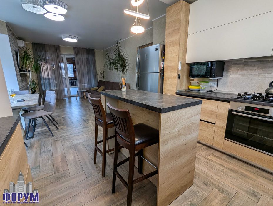 Современный дом в элитном поселке на Великом Лугу