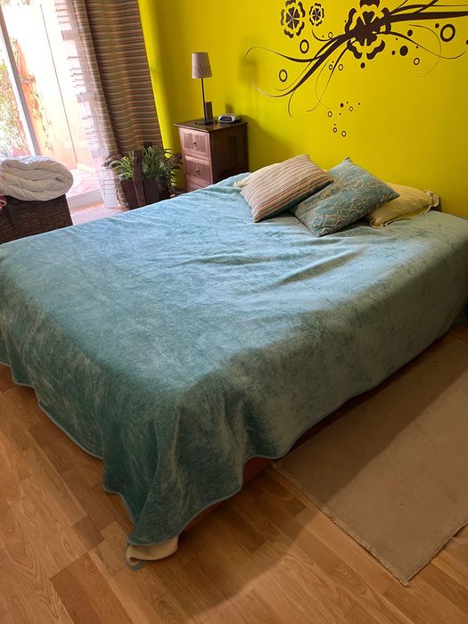 Cama de casal de madeira (Cerne)