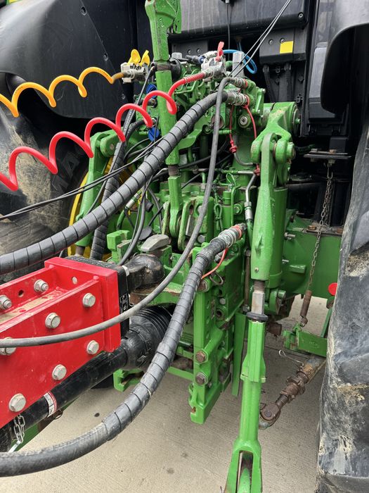 John Deere 6195M