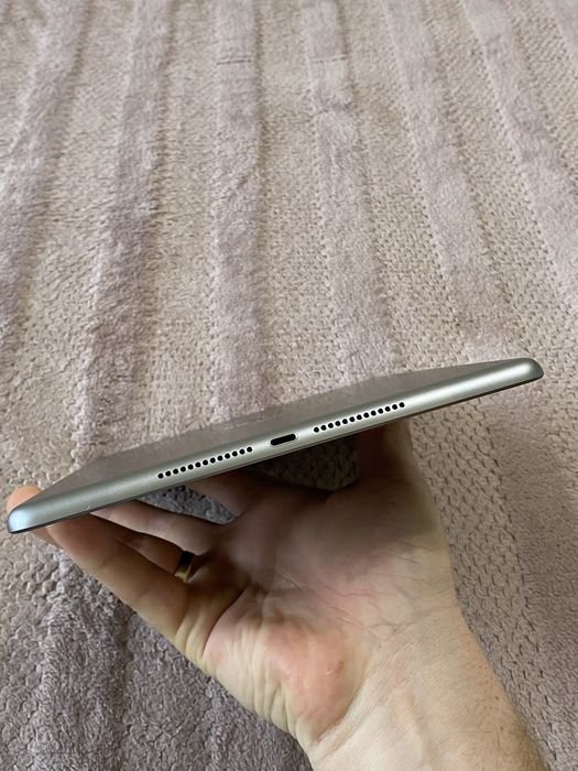 Планшет Apple Ipad 6-32gb класний стан