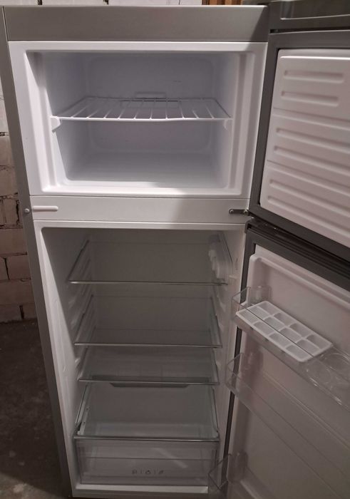 Lodówka Amica srebrna 144×54×55