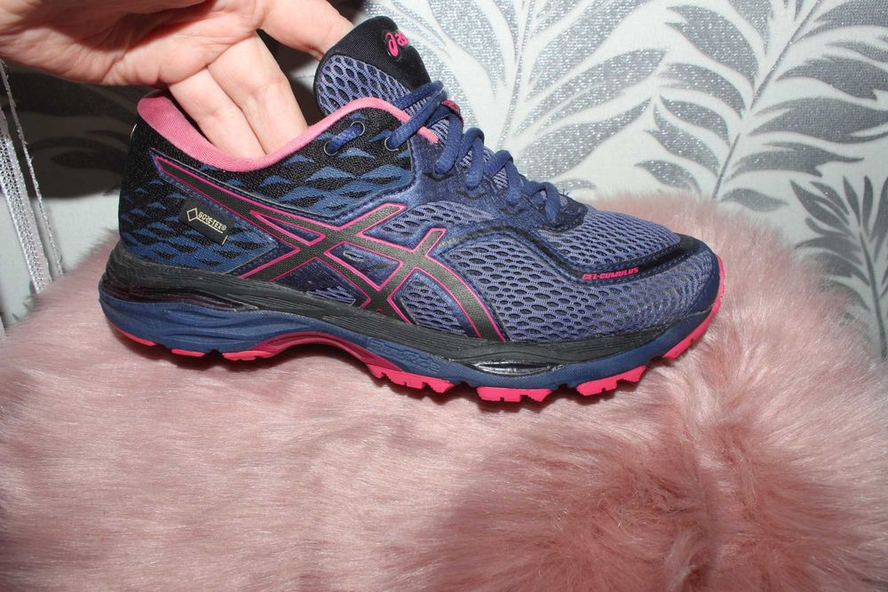 Asics кросівки 23.8 см устілка