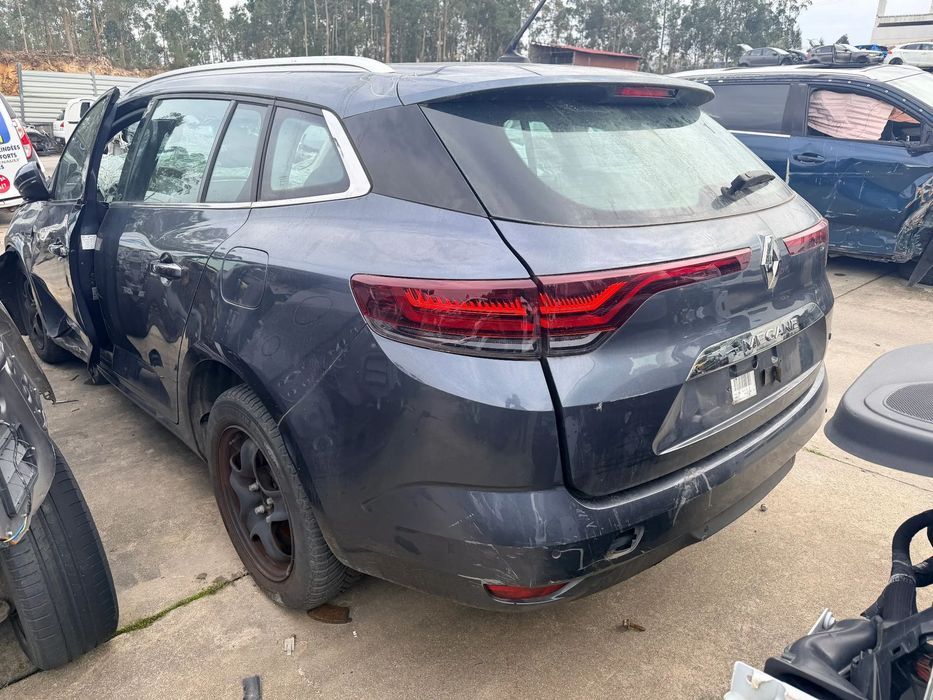 RENAULT MEGANE IV 1.6 E-TECH PLUG-IN HYBRID DE 2023 EM FIM DE VIDA