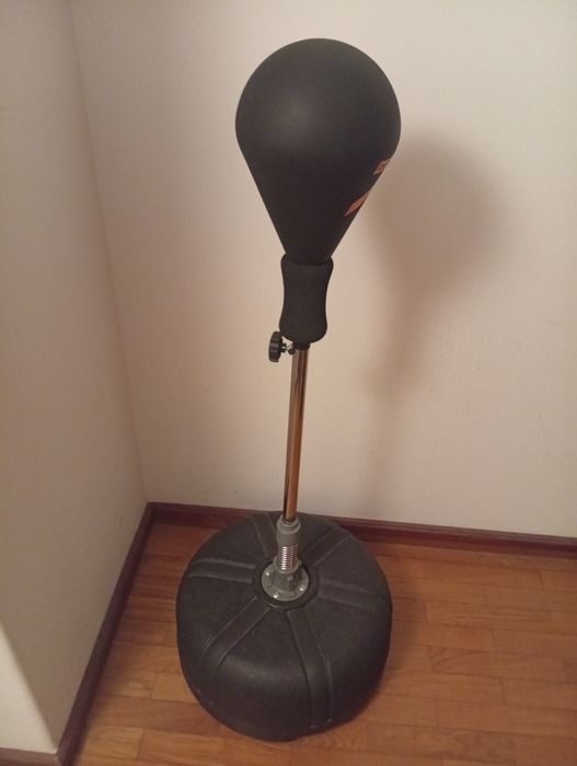 Outshock Adult Adjustable Punching Ball/ Pera de boxe com altura ajustável (130-160 cm)