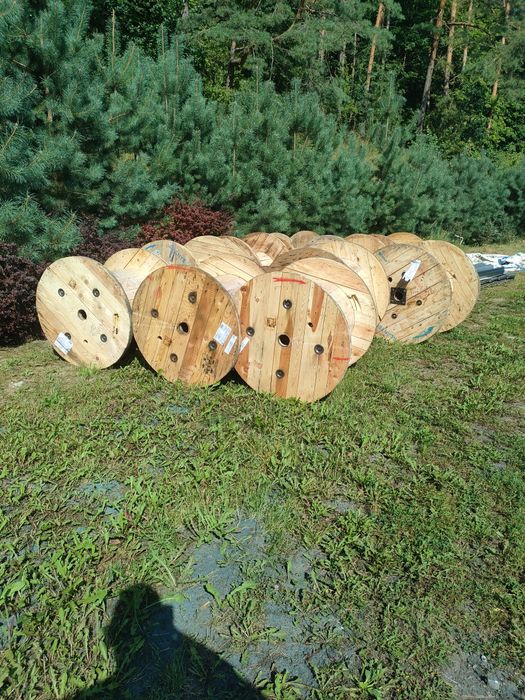 Szpula drewniana, stolik