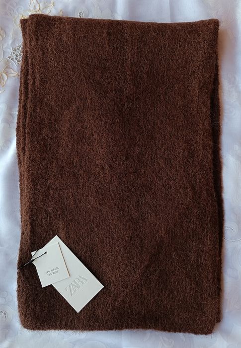 Zara czekoladowy szalik alpaka wełna, kosztował 185 zł. (50 $)