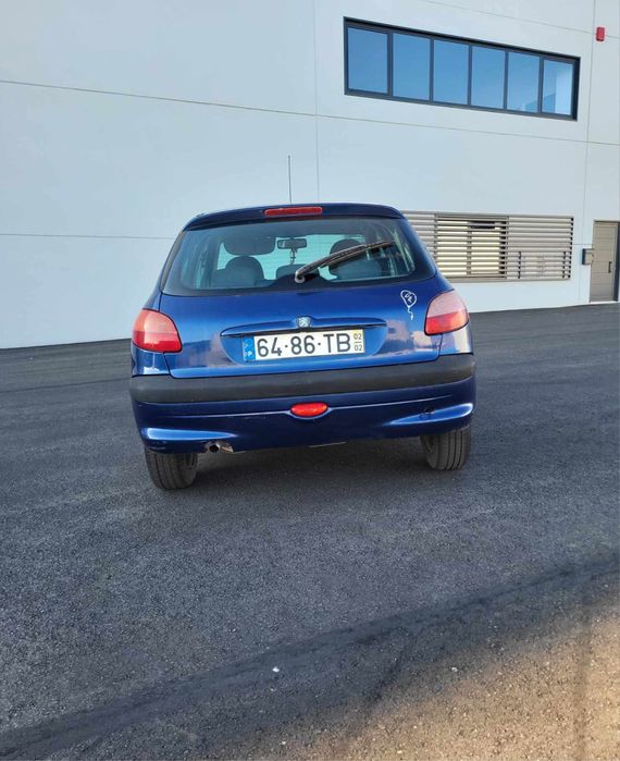 Vendo Peugeot 206 de 2002, 1.1 gasolina, 223.000 km.