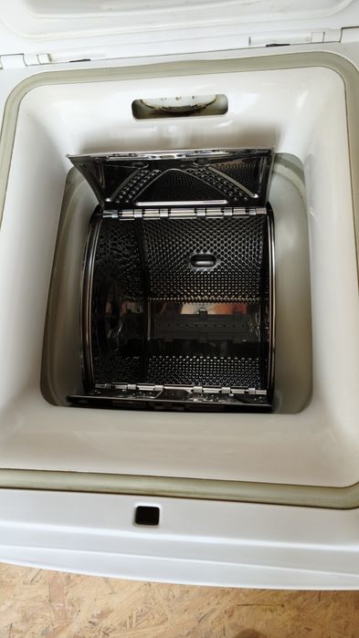 Продам пральну машинку Whirlpool AWE 2215