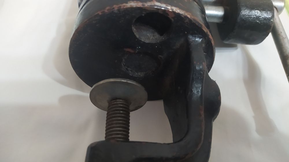 Слесарные тиски с поворотным механизмом