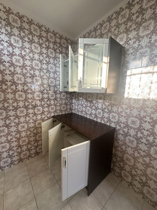 Móvel e vitrine para arrumação