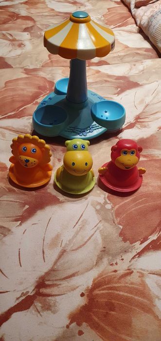 Дитяча карусель з 3ма неваляшками