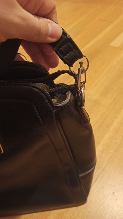 Czarna torebka David Jones