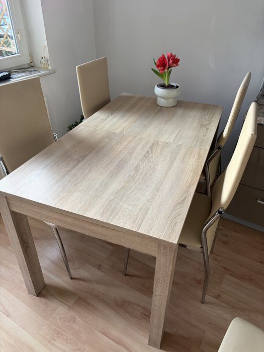 stół z krzeslami beżowy