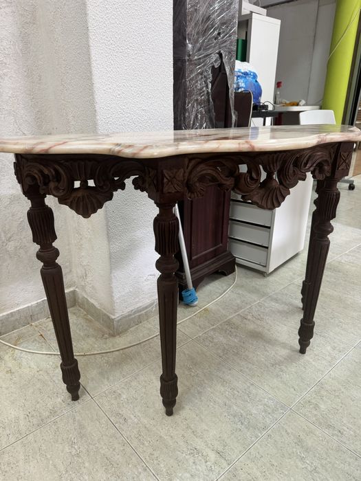 Vendo cardencia de madeira com pedra em marmore