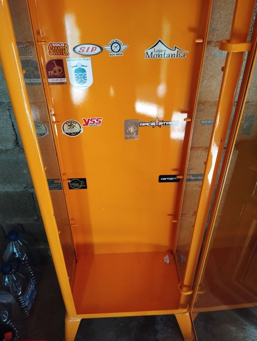 Vitrine metálica antiga